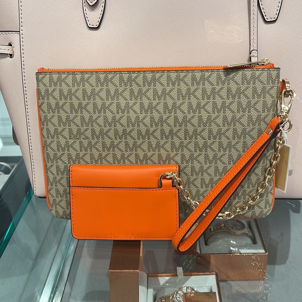 MICHAEL KORS JET SET ITEM LG 2 in 1 CARD CASE & WRISTLET
Poppy 
NWT - Picture 8 of 16